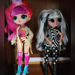 Set of 2 Fashion Dolls - Pink & Black/White Styles